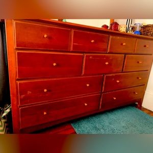 Thomasville 9-Drawer Dresser & matching mirror with Cherry wood finish!